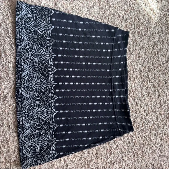 Athleta Black Skirt with White Geometric Border - Picture 2 of 4